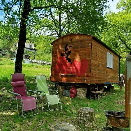 Camping Roulotte Et Par Hasard *