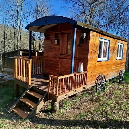 Camping Roulotte Et Par Hasard *