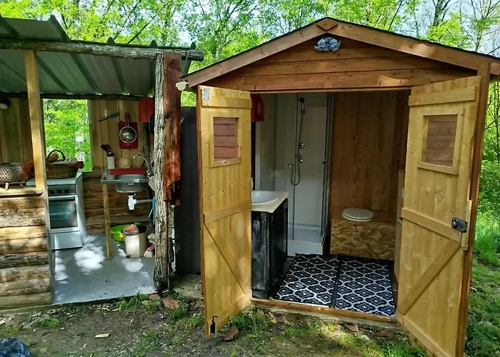 Kemping Roulotte Et Par Hasard Saint-Bressou