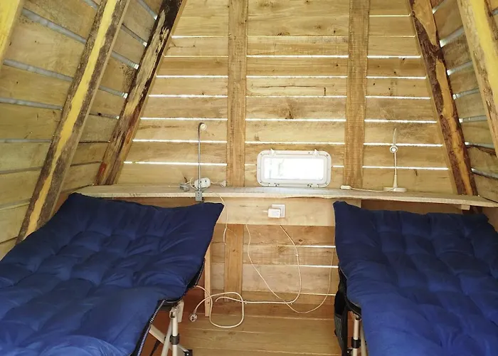 Roulotte Et Par Hasard Kemping